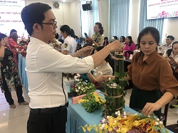 Công đoàn Trường đạt giải khuyến khích Hội thi cắm hoa vải chào mừng ngày 8-3
